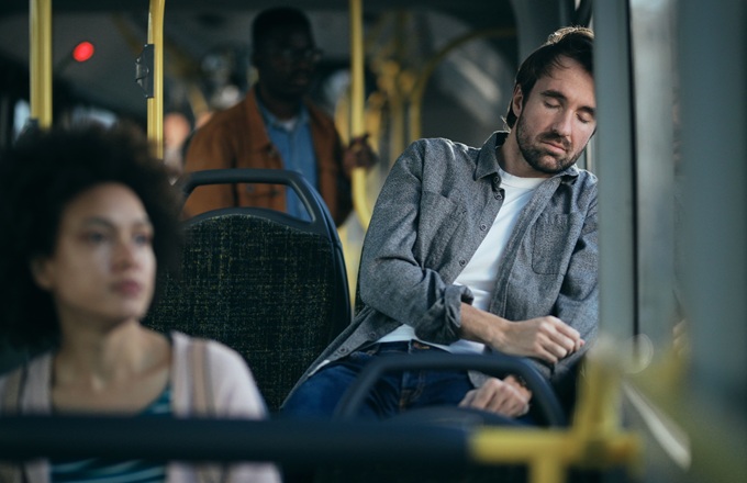 La distancia al trabajo afecta al bienestar diario del 62 % de los españoles