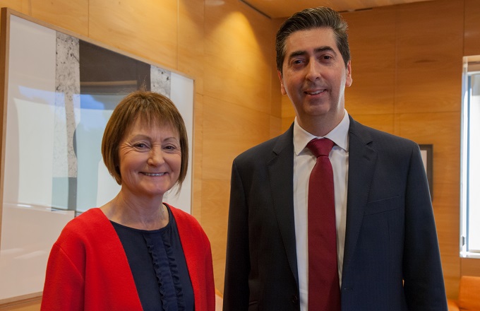 Mavi Mestre, rectora de la Universitat de València y Francisco Bermúdez, CEO de Capgemini
