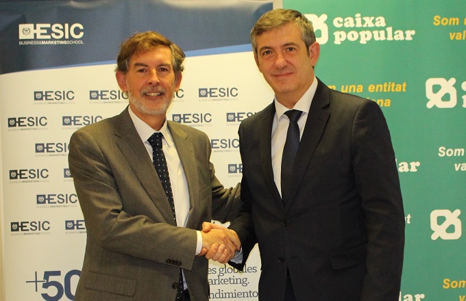 Rosendo Ortí (izda.), director general de Caixa Popular, y Agustín Carrilero, director de ESIC en la Comunidad Valenciana