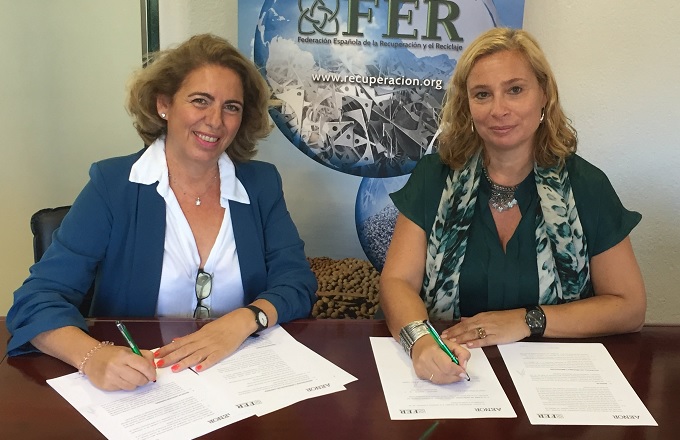 Alicia García-Franco (izda.), directora general de FER, y Susana Lozano, directora de formación de Aenor