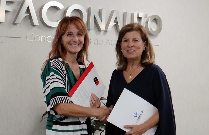 Raquel Navares (izda.), directora general de Pons Compliance, y Marta Blázquez, vicepresidenta ejecutiva de Faconauto