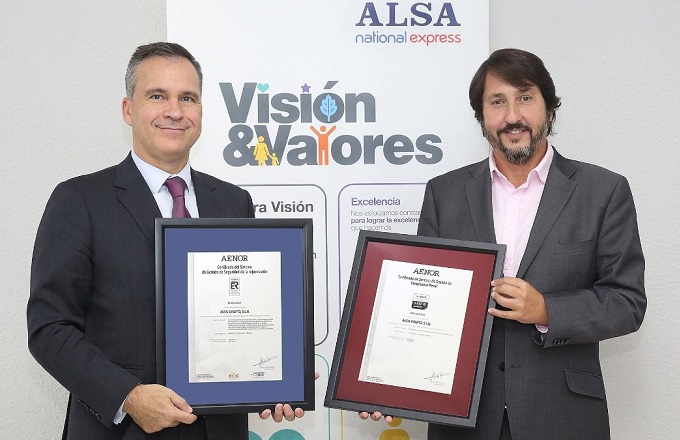 Rafael García Meiro (izda.), CEO de Aenor, y Francisco Iglesias, consejero delegado de ALSA