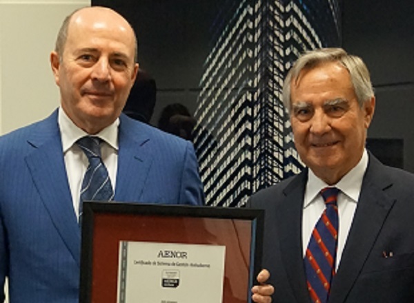 José Antonio Fernández Gallar (izda.) consejero delegado de OHL, y Carlos Esteban, presidente de Aenor