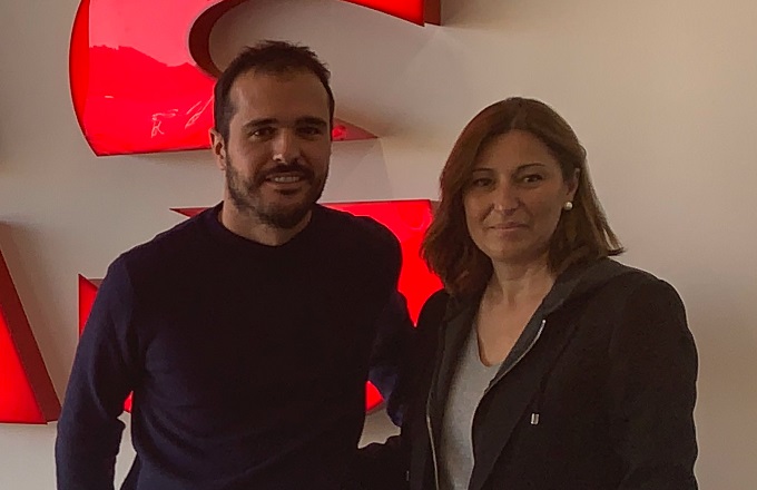 Javier Alexandre Hierro acompañado por Imma Haro, directora general de Havas Barcelona