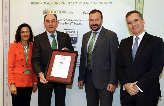 De izquierda a derecha, Begoña García-Rozado, directora global de Fiscalidad de Iberdrola, Ignacio Galán, presidente del Grupo Iberdrola, Agustín Delgado, director de Innovación, Sostenibilidad y Calidad de Iberdrola, y Rafael García Meiro, CEO de Aenor 