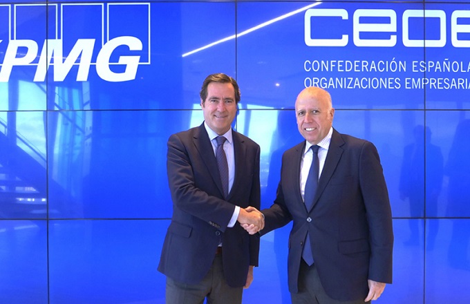 Antonio Garamendi (Izda.), presidente de CEOE, e Hilario Albarracín, presidente de KPMG en España