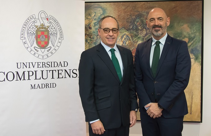 Pablo Juantegui (izda.), presidente ejecutivo y CEO de Grupo Telepizza, y Joaquín Goyache Goñi, rector de la UCM