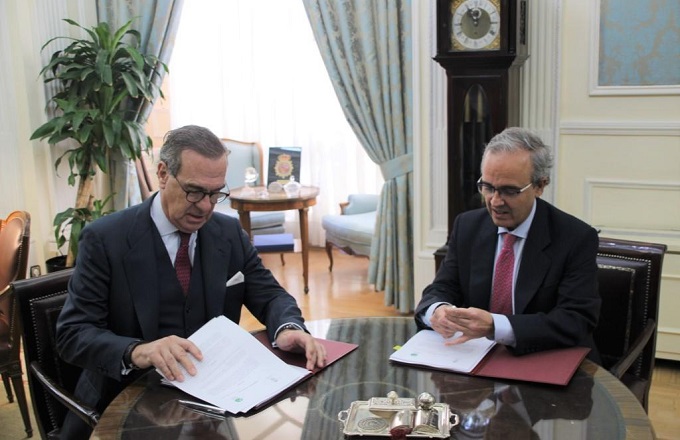 José María Alonso (izda.), decano del ICAM, y Vicente Sánchez, CEO de Wolters Kluwer España y Portugal