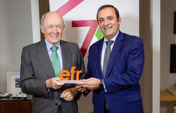 Rafael Fuertes (izda.), director general de la Fundación Másfamilia, y Eduardo Pastor, presidente del Grupo Cofares