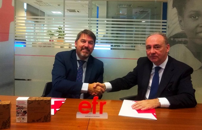Rafael Fuertes (izda.), director general de Fundación Másfamilia, y Leopoldo Pérez, secretario general de Cruz Roja Española