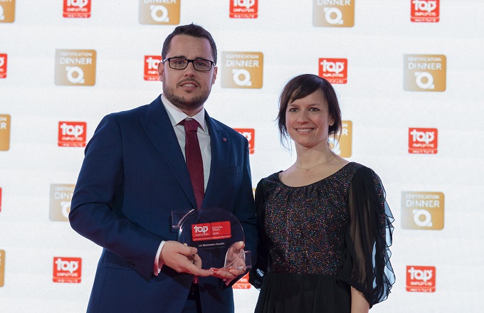 Luis Manuel Moral, director de Recursos Humanos de LG Electronics Iberia, recibe el premio Top Employer 