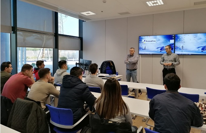 Alumnos del grado superior de comercio internacional y transporte, en la empresa Primafrio