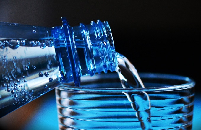 Consideran procedente el despido de una trabajadora que puso lejía en una botella de agua para “escarmentar” al que bebiera de ella