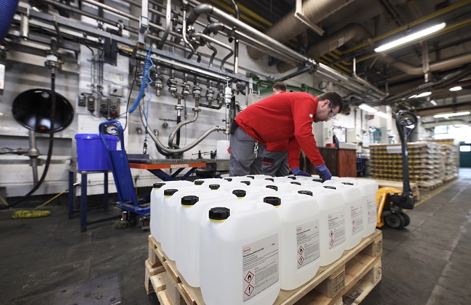 Producción de geles desinfectantes en plantas de Henkel