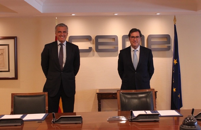 Gonzalo Sánchez (izda.), presidente de PwC, y Antonio Garamendi, presidente de la CEOE