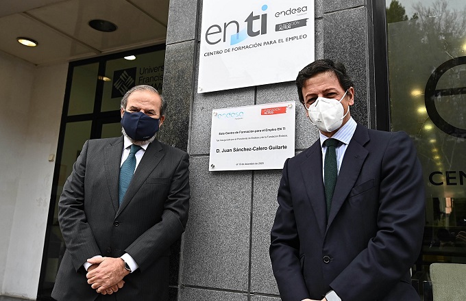 Juan Sánchez-Calero (izda.), presidente de Endesa y de la Fundación Endesa, y Tasio del Castaño, patrono de Fundación Altius