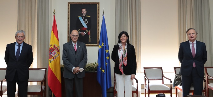 De izquierda a derecha, Gerardo Sánchez Revenga, Julián García Vargas, Esperanza Casteleiro Llamazares y Ricardo Martí Fluxá