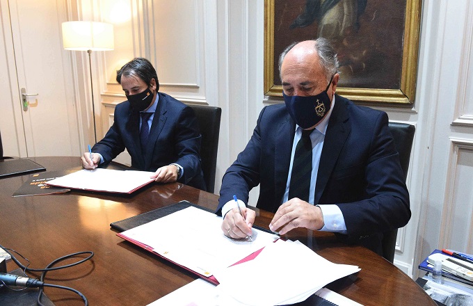 Firma del acuerdo entre el Ayuntamiento de Algeciras y Fundación Orange para la puesta en marcha del GarageLab