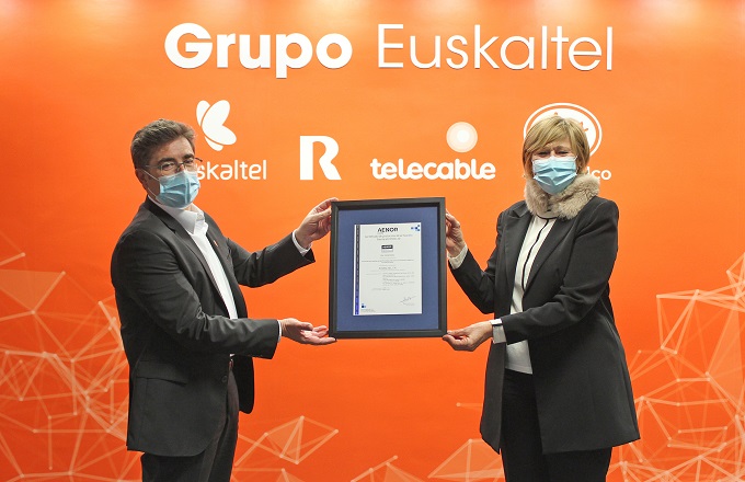 José Miguel García, CEO del Grupo Euskaltel, y Luz Emparanza, directora de Aenor en el País Vasco