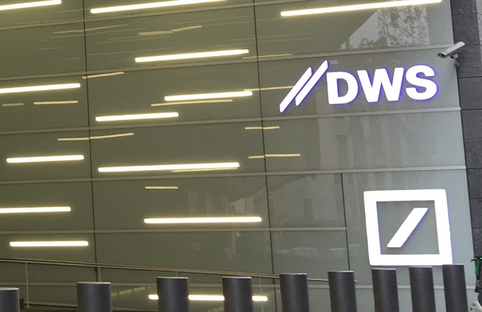 DWS se compromete a cumplir las normas de presentación de informes de Recursos Humanos