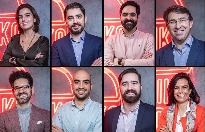 De izquierda a derecha, desde la fila superior, Mara García San José (CEO), Juan Manuel Sánchez (CMO), Iván Humpierres (CHR), Francisco Grande (COO), Álvaro González (CTO), Rodrigo Zapata (Growth), Miguelángel Nascimento (Expansión) y Teresa Burgos (CFO)