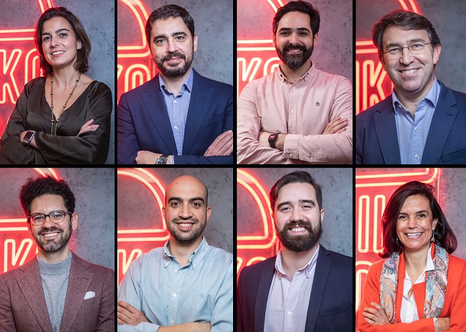 De izquierda a derecha, desde la fila superior, Mara García San José (CEO), Juan Manuel Sánchez (CMO), Iván Humpierres (CHR), Francisco Grande (COO), Álvaro González (CTO), Rodrigo Zapata (Growth), Miguelángel Nascimento (Expansión) y Teresa Burgos (CFO)