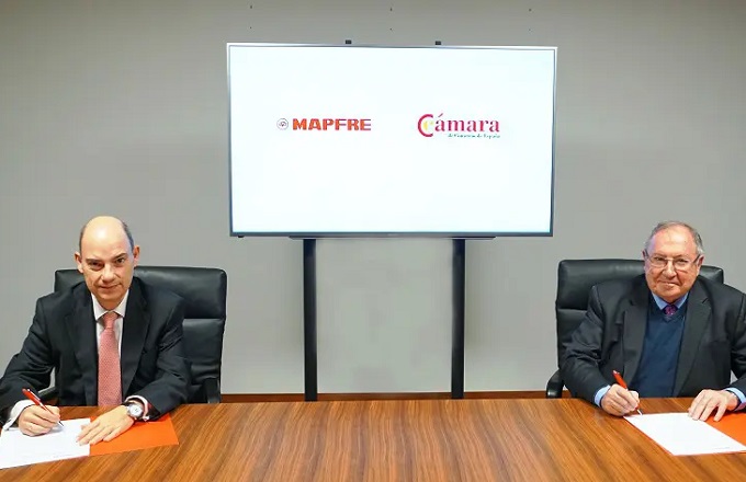 José Manuel Inchausti (izda.), vicepresidente de Mapfre y CEO de Iberia, y José Luis Bonet, presidente de la Cámara de España