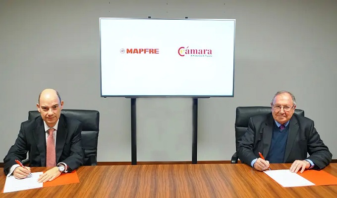 José Manuel Inchausti (izda.), vicepresidente de Mapfre y CEO de Iberia, y José Luis Bonet, presidente de la Cámara de España