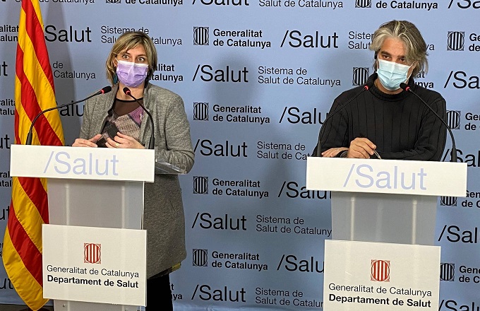 La consejera de Salud, Alba Vergés, acompañada por Jacobo Mendioroz, director de la unidad de seguimiento del covid-19 en Cataluña