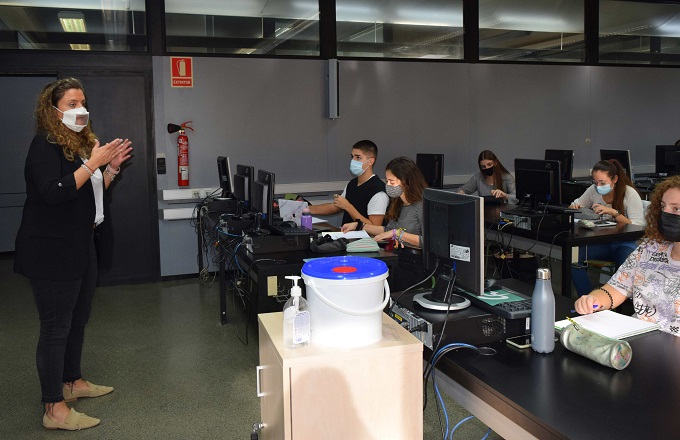 Fundación Universia y Federación AICE entregan 15.500 mascarillas comunicativas a universitarios