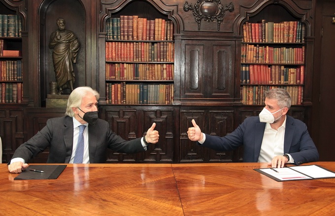 Josep Sánchez Llibre (izda.), presidente de Foment del Treball, y Gianpaolo Santorsola, CEO de Adevinta Spain