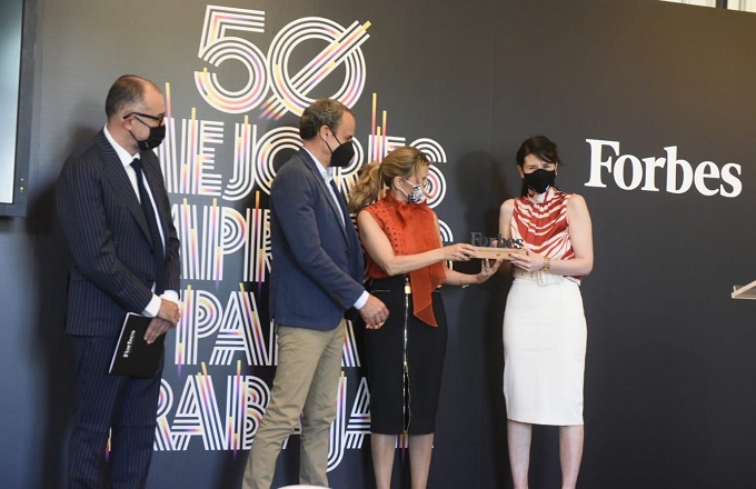 Representantes de SAP España reciben el premio de manos de la vicepresidenta tercera y ministra de Trabajo y Economía Social, Yolanda Díaz