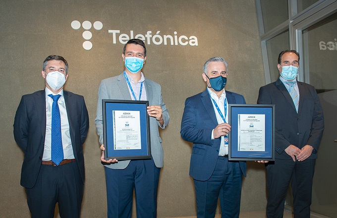 De izquierda a derecha, Nicolás Henríquez, director de ventas de Aenor, Francisco José Hernández, de la gerencia de procesos y certificaciones de Telefónica, Andrés López Hedoire, director de marketing de producto de empresas en Telefónica España, y José Luis Moreno Gil, responsable de grandes clientes de Aenor