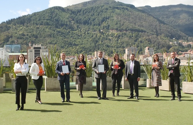 Equipo de Sacyr Colombia en la entrega del certificado EFR