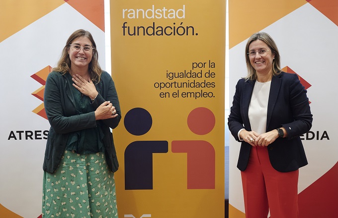María Viver (izda.), directora de Fundación Randstad, y Patricia Pérez, directora general corporativa y directora de la Fundación Atresmedia