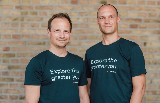 Yannis (izda.) y Matti Niebelschutz, cofundadores de CoachHub