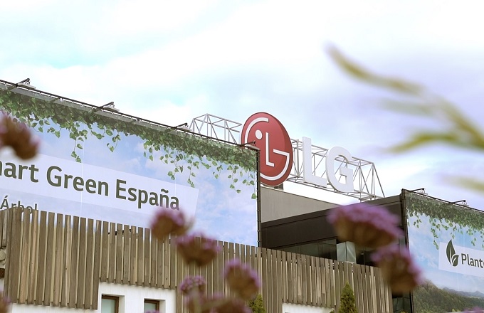 LG España instala en su oficina central una lona que purifica el aire
