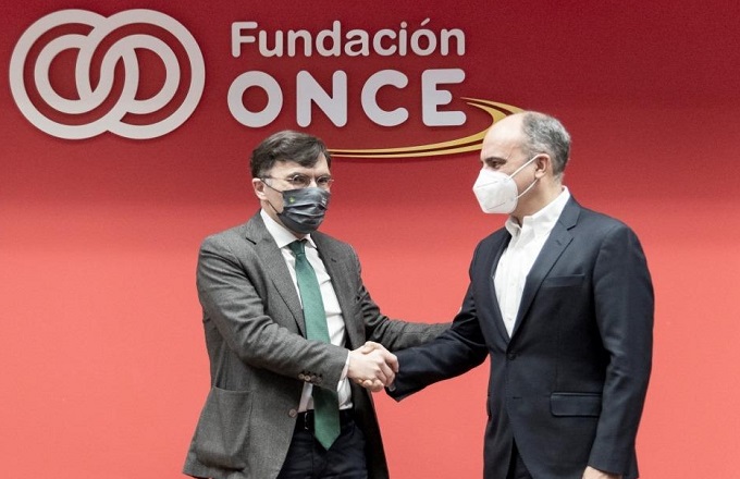Alberto Durán (izda.), vicepresidente ejecutivo de Fundación ONCE, y Carlos Barrasa, presidente ejecutivo de BP España