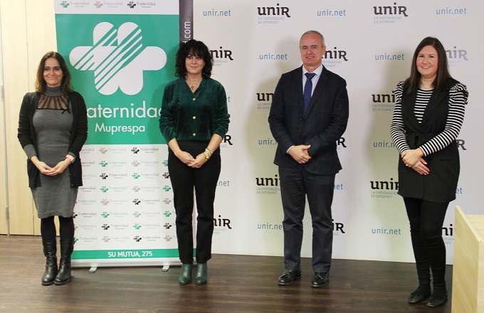De izquierda a derecha, Silvia Vela, directora de comunicación y relaciones institucionales de Fraternidad-Muprespa, Natalia Fdez. Laviada, subdirectora general de prevención, calidad y comunicación de Fraternidad-Muprespa, Octavio Corral, decano de la Facultad de Ciencias de la Salud de UNIR, y Alicia Miranda, del departamento de Desarrollo de UNIR