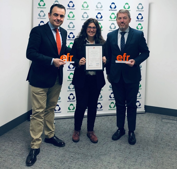 De izquierda a derecha, Raul Telenti, director de organización y gestión de personas de Urbaser, Laura González, técnico de igualdad y compromiso social de Urbaser, y Rafael Fuertes, director general de Fundación Másfamilia