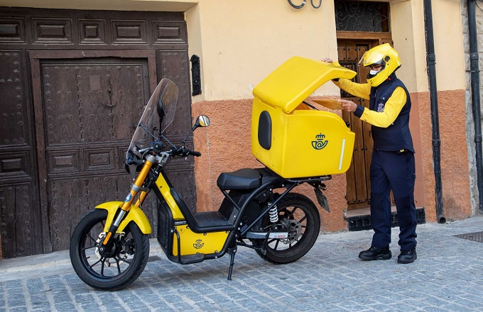 Correos incorporará 800 nuevas motos eléctricas a su flota de reparto