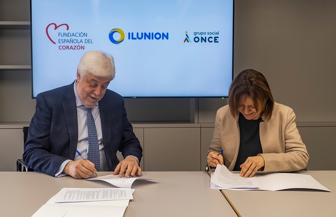 Paola del Río Cebrián, directora corporativa de personas y organización de Ilunion, y Andrés Iñiguez Romo, presidente de la FEC
