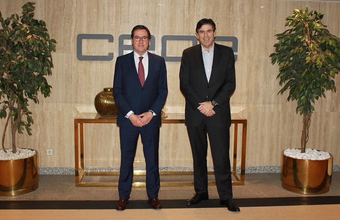 Antonio Garamendi, presidente de la CEOE, y Luis Roca, presidente de Kyndryl para España y Portugal
