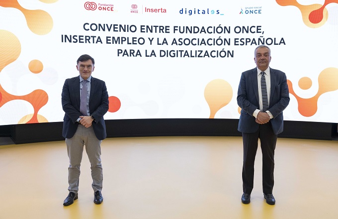 Alberto Durán (izda.), vicepresidente ejecutivo de Fundación ONCE y presidente de Inserta Empleo, y Víctor Calvo-Sotelo, director general de DigitalES