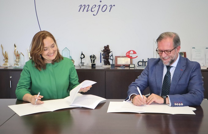 Asunción Soriano, CEO de Atrevia, y Antonio de la Fuente Fernández, presidente de ADiReLab