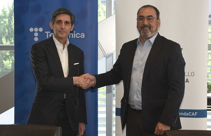José María Álvarez-Pallete (izda.), presidente de Telefónica, y Sergio Díaz-Granados, presidente ejecutivo de CAF