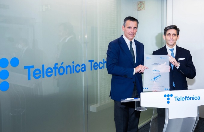 José Cerdán (izda.), CEO de Telefónica Tech, y José María Álvarez-Pallete, presidente de Telefónica