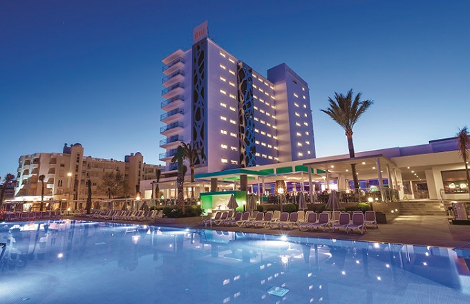 Iberdrola suministrará energía verde a los hoteles y oficina central de RIU Hotels & Resorts en España