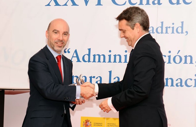 Miguel Ángel Franco (izda.), director comercial de Empresas Madrid en Banco Santander, y Juan Ramón Pérez Sancho, CEO y director general del Grupo Eulen
