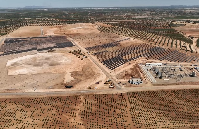 Vista aérea del complejo fotovoltaico Extremadura I, II y III de Acciona Energía
